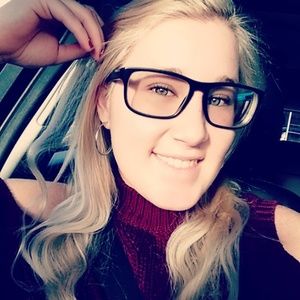 Meet your Posher, Valeria